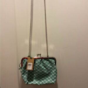 Elegant Green Patterned Clutch with Chain Strap